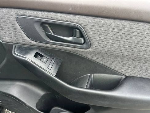 Used 2023 Nissan Rogue S FWD image 21