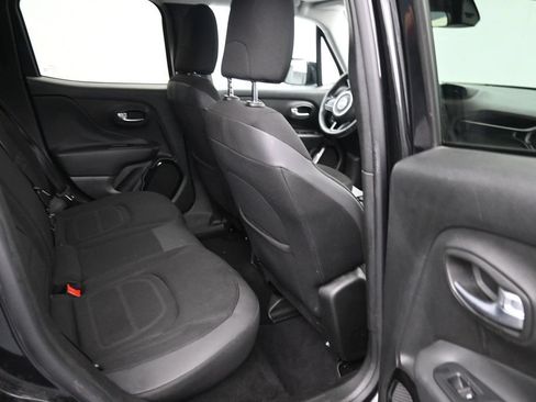 Used 2017 Jeep Renegade Altitude FWD image 12