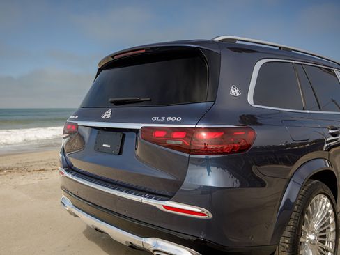 Used 2024 Mercedes-Benz Maybach GLS 600 4MATIC image 10
