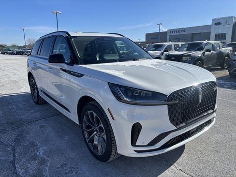 New 2026 Lincoln Aviator Premiere image 2