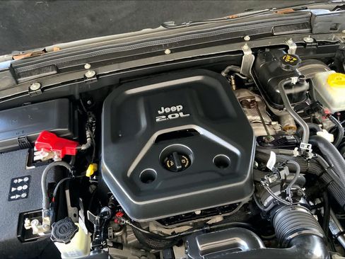 Used 2020 Jeep Wrangler Unlimited Sahara AWD/4WD image 31