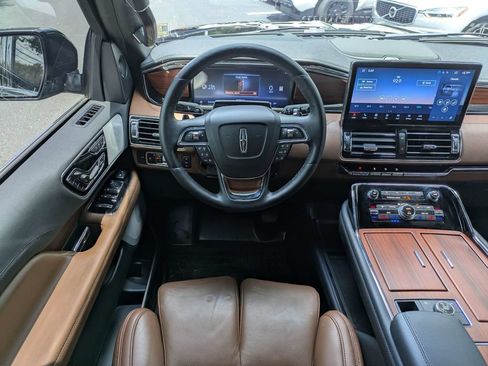 Used 2024 Lincoln Navigator Reserve AWD/4WD image 23