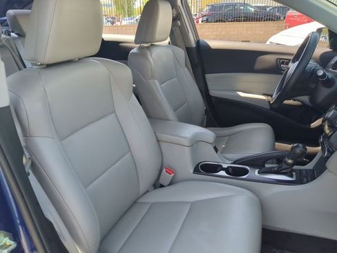 Used 2017 Acura ILX w/ AcuraWatch Plus Package FWD image 21