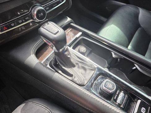 Used 2019 Volvo XC90 T5 Momentum w/ Protection Package Premier FWD image 14