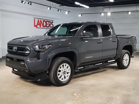 Certified 2025 Toyota Tacoma SR5 w/ SR5 Upgrade Package AWD/4WD image 3