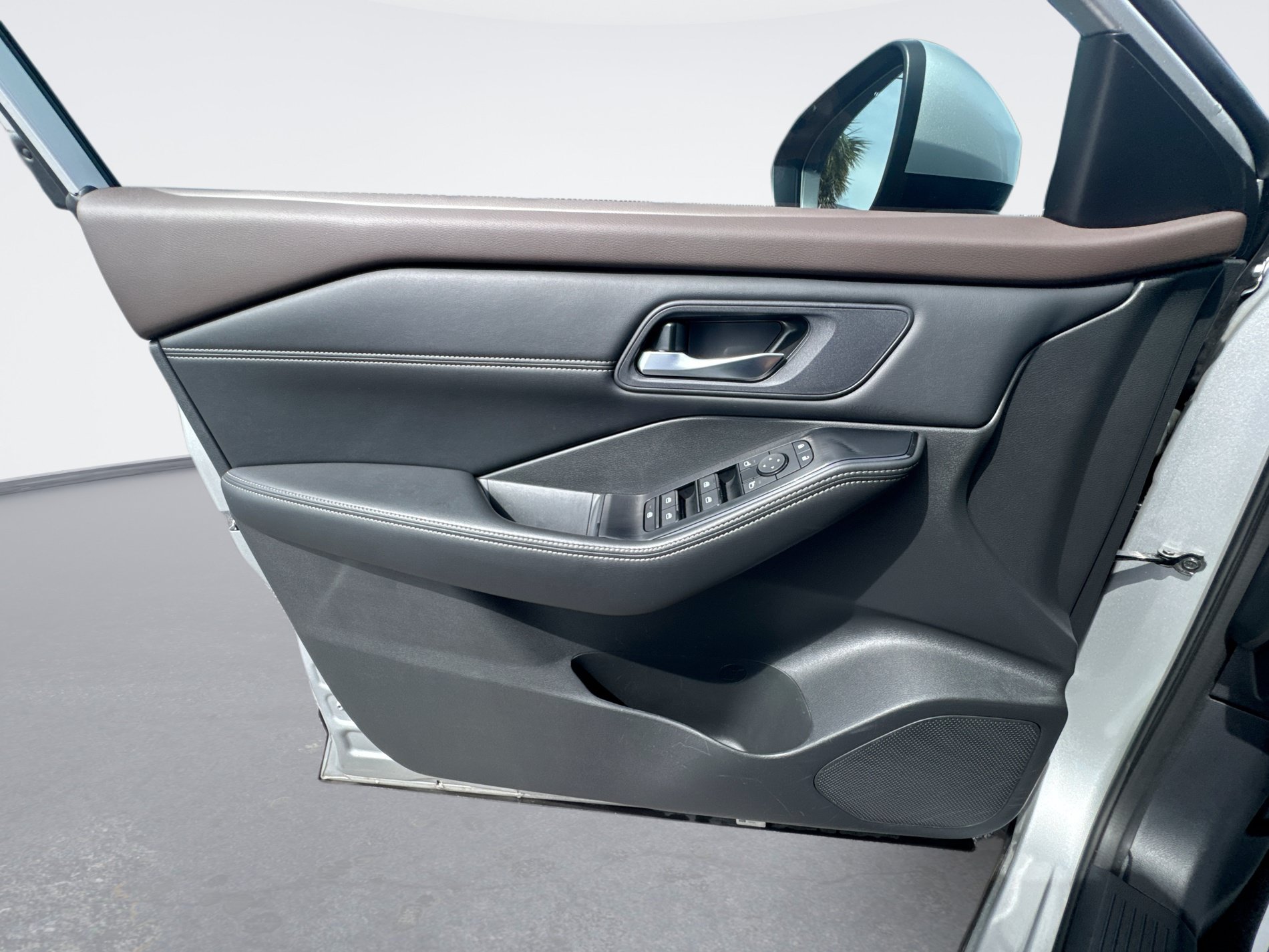 Certified 2023 Nissan Rogue SV w/ SV Premium B Package FWD image 30