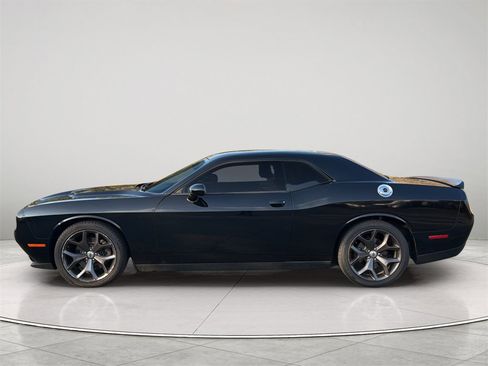 Used 2018 Dodge Challenger SXT w/ Driver Convenience Group image 16
