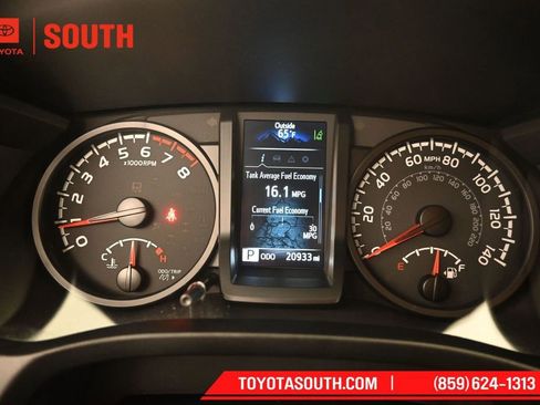 Used 2023 Toyota Tacoma SR AWD/4WD image 12