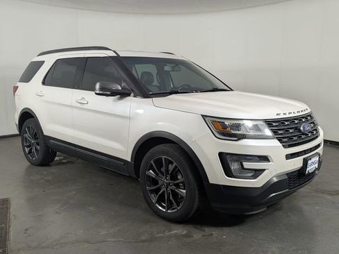 Used 2017 Ford Explorer XLT w/ Equipment Group 202A image 2