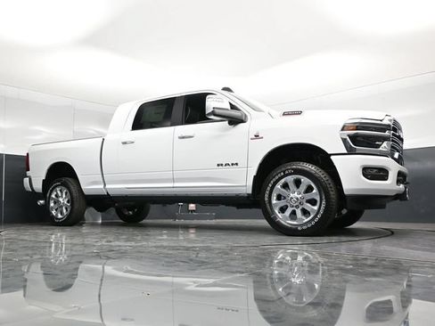 New 2026 RAM 2500 Laramie AWD/4WD image 60
