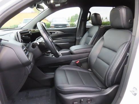 Used 2025 Chevrolet Traverse LT AWD/4WD image 14