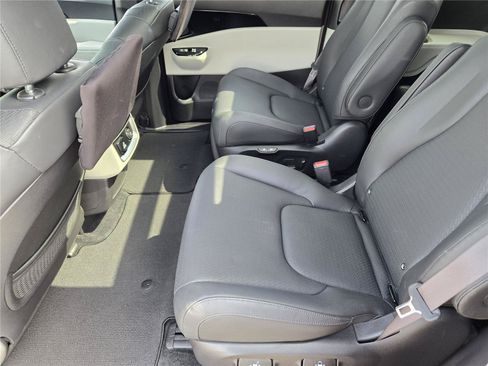 Used 2022 Kia Carnival SX Prestige FWD image 28