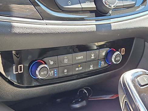 Used 2018 Buick Enclave Premium w/ Trailering Package AWD/4WD image 27