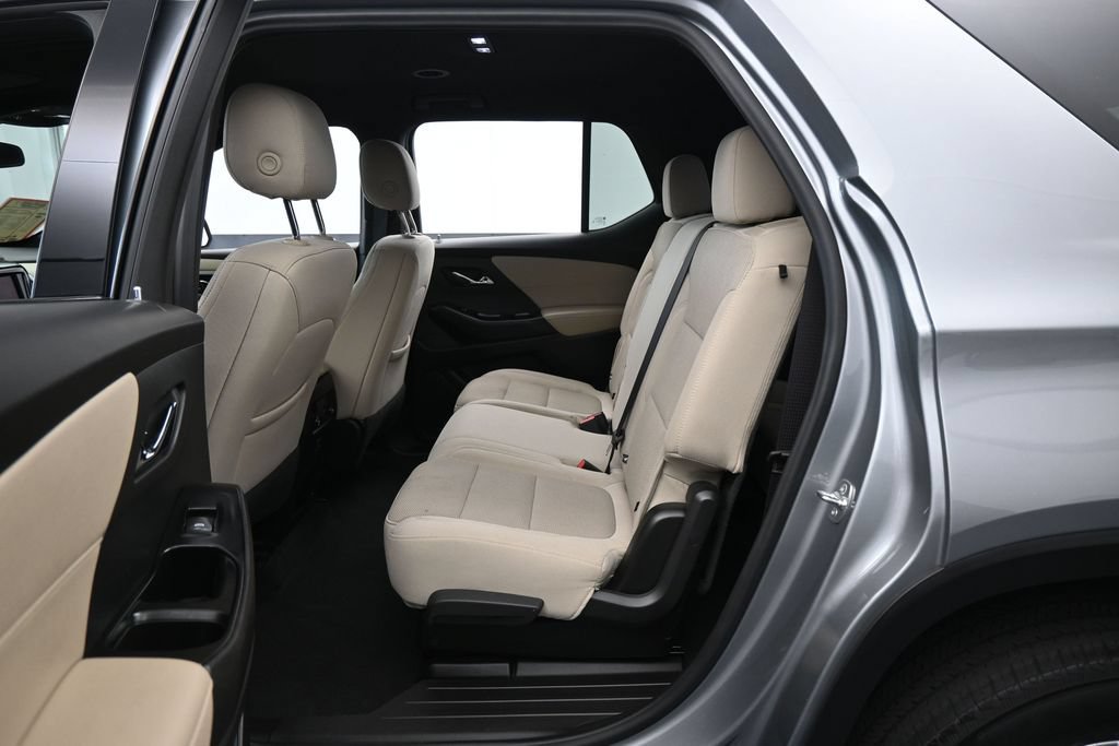 Used 2024 Chevrolet Traverse LS FWD image 30