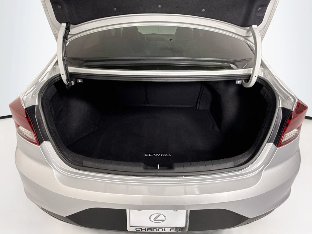 Used 2019 Hyundai Elantra SE FWD image 28