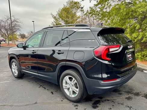 Used 2023 GMC Terrain SLE w/ Driver Convenience Package image 5