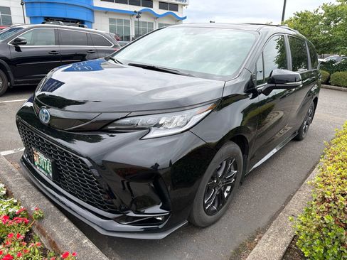 Used 2025 Toyota Sienna XSE w/ XSE Premium Package AWD/4WD image 1