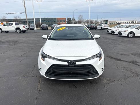 Used 2023 Toyota Corolla LE image 2
