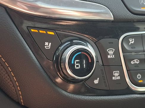 Used 2022 Chevrolet Equinox Premier AWD/4WD image 26