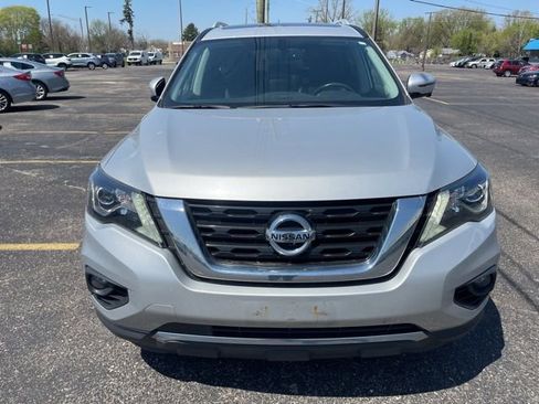 Used 2017 Nissan Pathfinder Platinum w/ Family Entertainment Package image 9