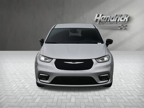 New 2026 Chrysler Pacifica Select image 3