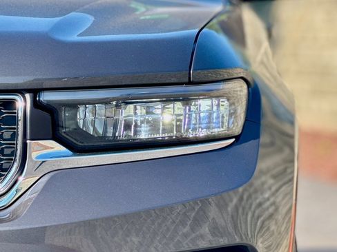 New 2025 Jeep Grand Cherokee Laredo image 4