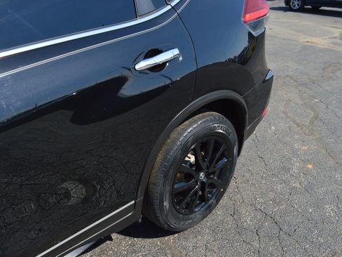 Used 2017 Nissan Rogue SV w/ Midnight Edition image 4