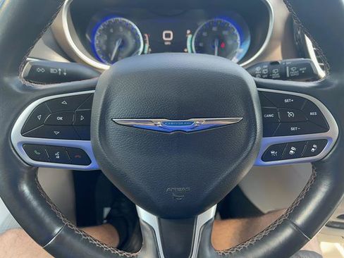 Used 2018 Chrysler Pacifica Touring-L Plus w/ Advanced Safetytec Group FWD image 20