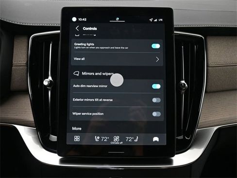 New 2026 Volvo XC90 B6 Plus w/ Protection Package Premier image 18