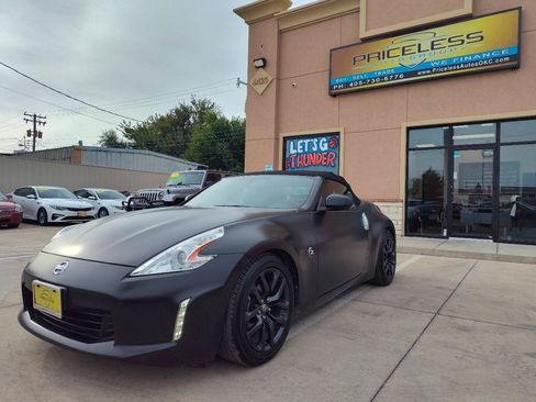 Used 2015 Nissan 370Z Roadster RWD image 43