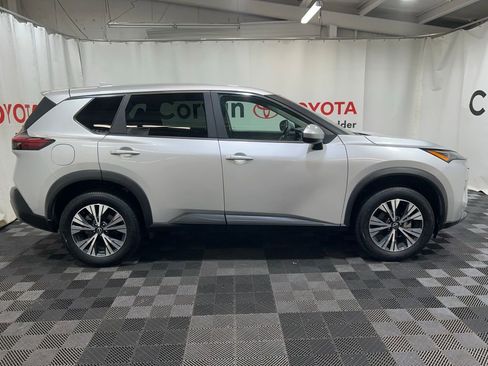 Used 2023 Nissan Rogue SV image 8