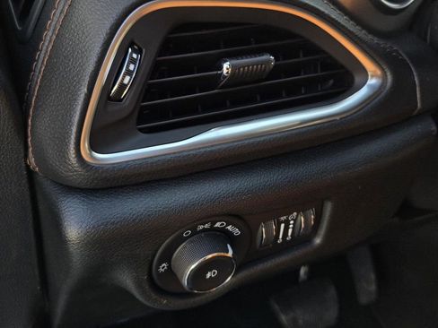 New 2026 Chrysler Pacifica Pinnacle image 15