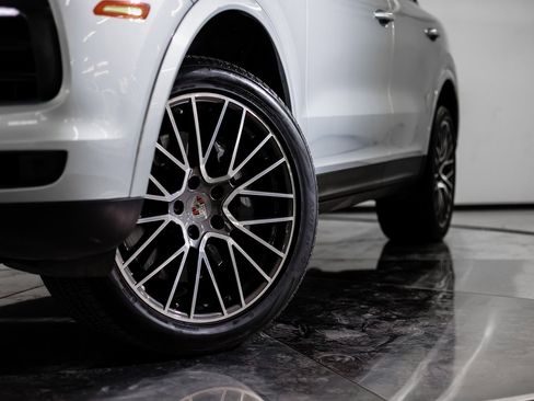 Used 2020 Porsche Cayenne S image 12