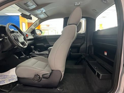 Used 2017 Toyota Tacoma SR AWD/4WD image 13