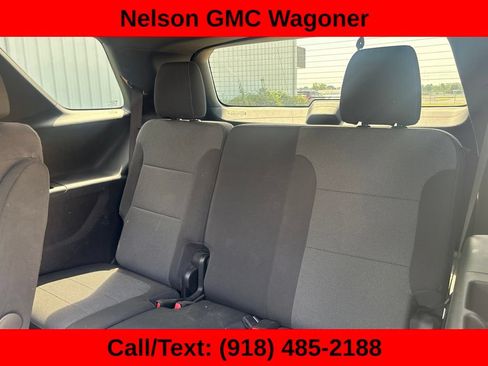 Used 2022 Chevrolet Traverse LT FWD image 11