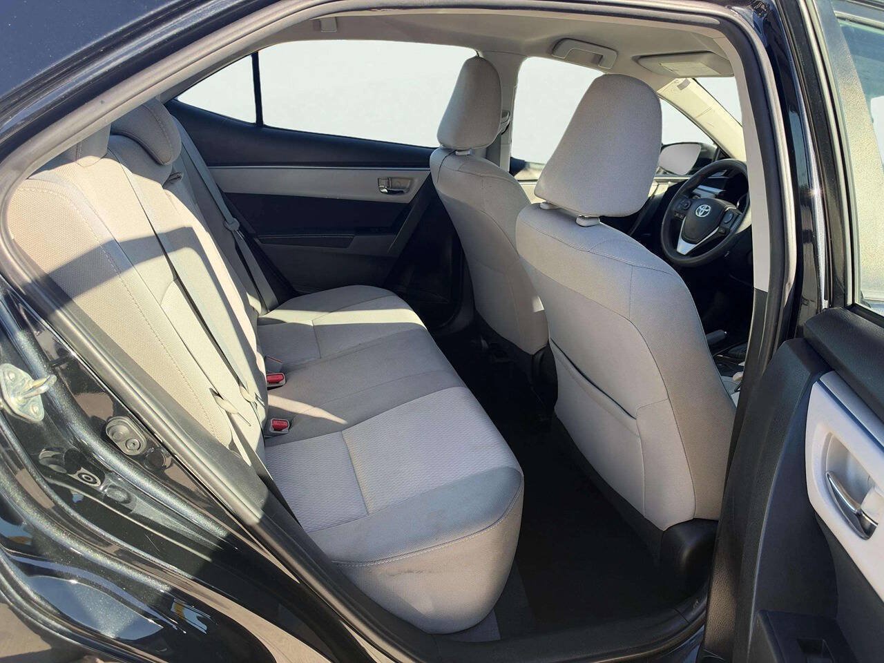 Used 2015 Toyota Corolla LE FWD image 13