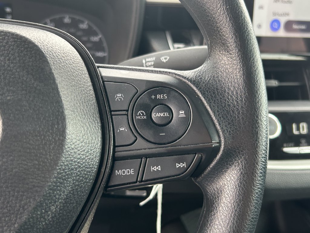 Used 2025 Toyota Corolla LE FWD image 14