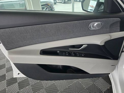 New 2026 Hyundai Elantra Limited FWD image 31