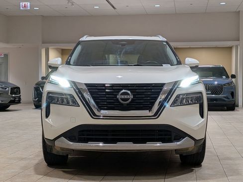 Used 2023 Nissan Rogue Platinum w/ Platinum Premium Package image 2