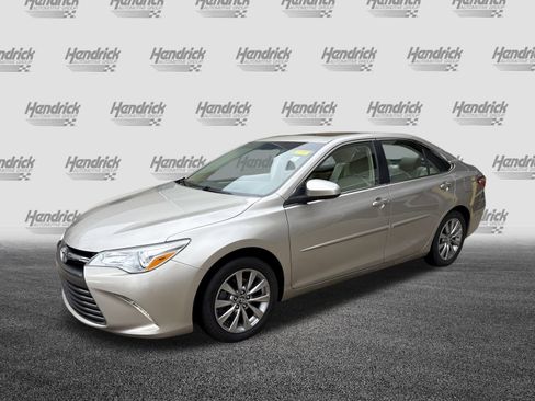 Used 2017 Toyota Camry XLE image 5