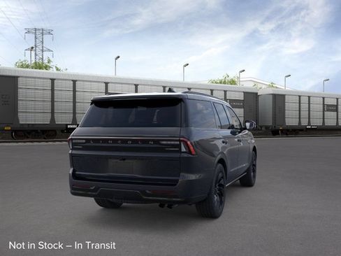 New 2026 Lincoln Navigator Reserve w/ Jet Appearance Package AWD/4WD image 8