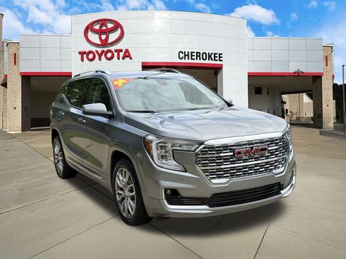 Used 2024 GMC Terrain Denali AWD/4WD image 3