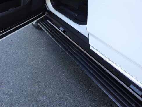 Used 2025 GMC Yukon Denali w/ Denali Reserve Package image 19