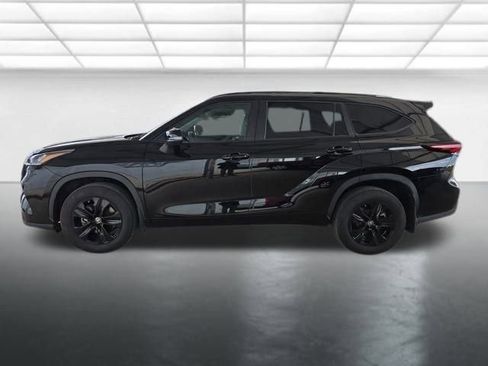 Used 2024 Toyota Highlander XLE image 2