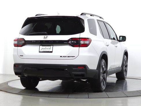 Used 2026 Honda Pilot Black Edition image 11