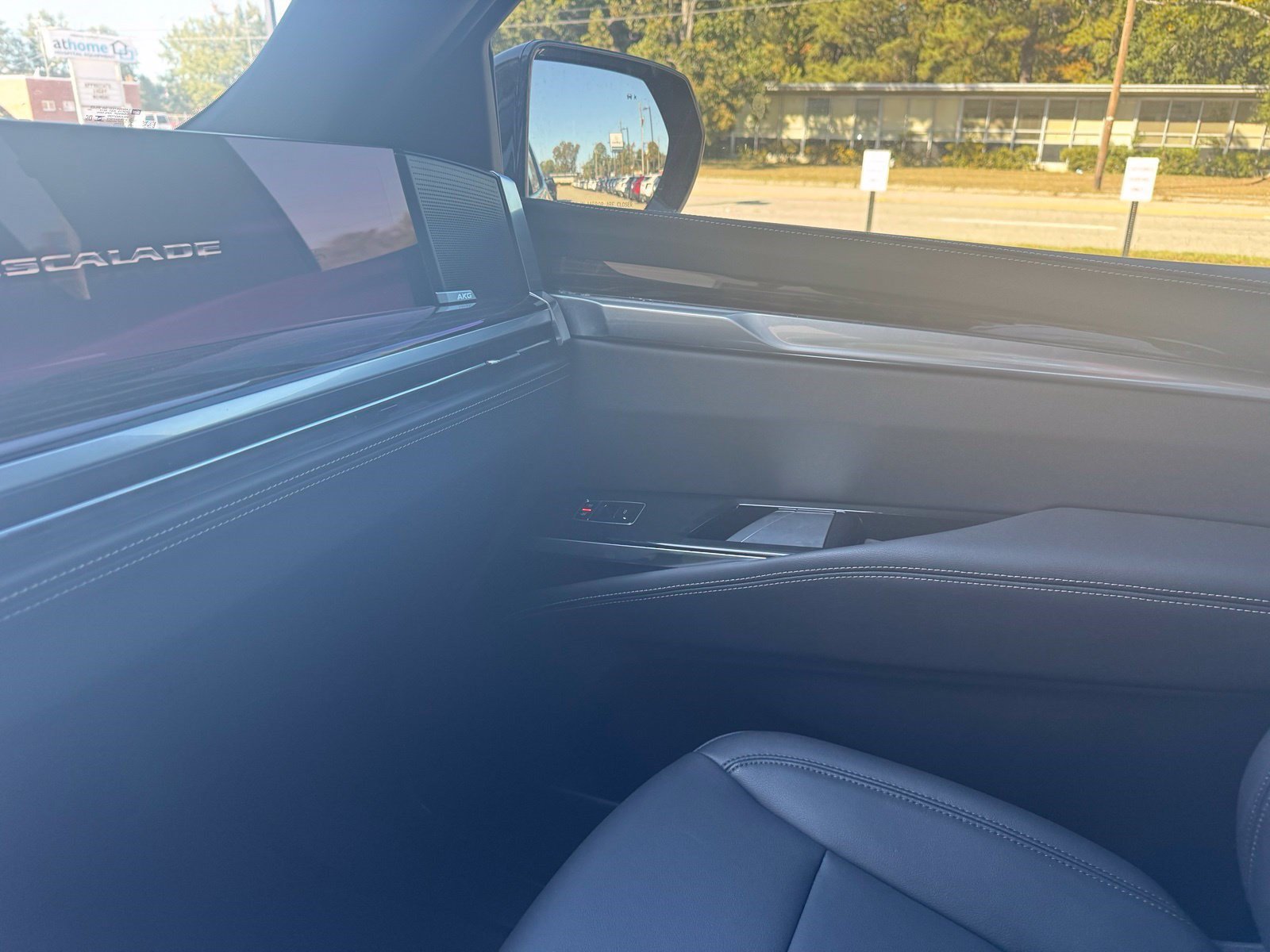 Certified 2025 Cadillac Escalade Luxury RWD image 16
