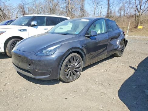 Used 2025 Tesla Model Y Performance image 2