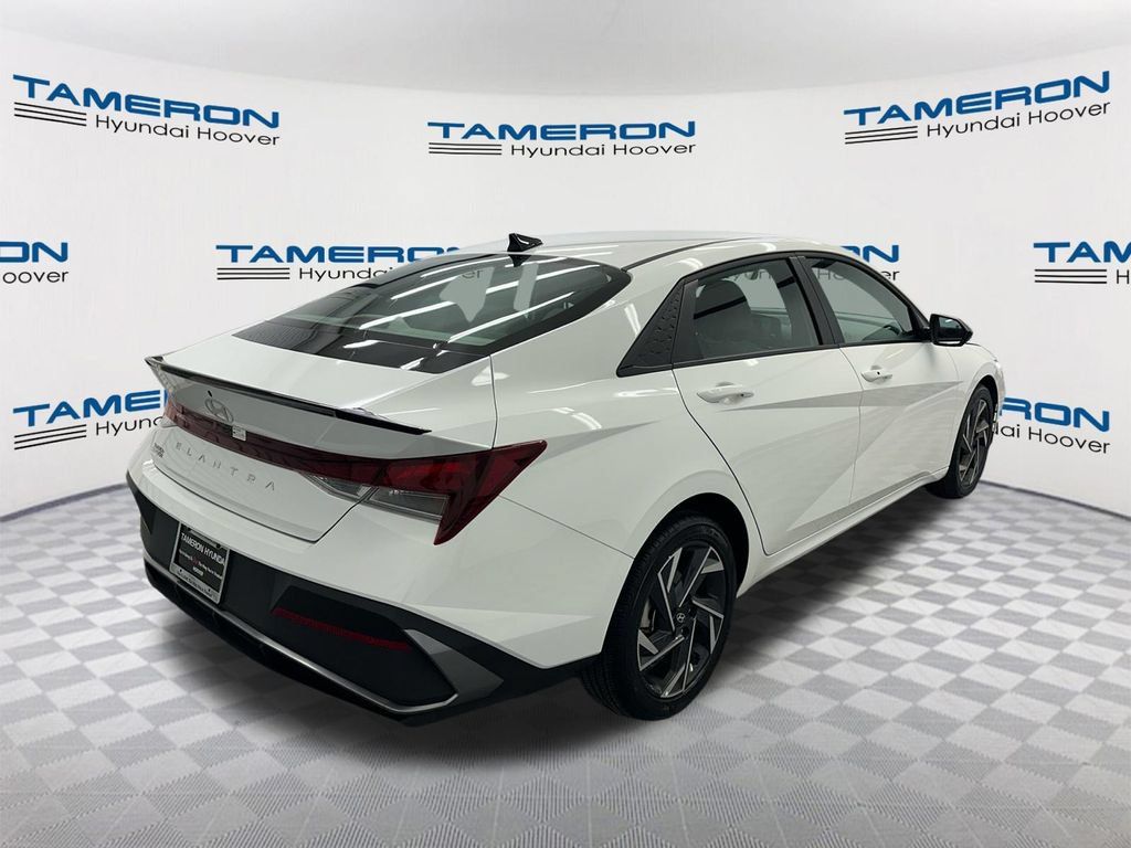 Certified 2025 Hyundai Elantra Sport FWD image 5