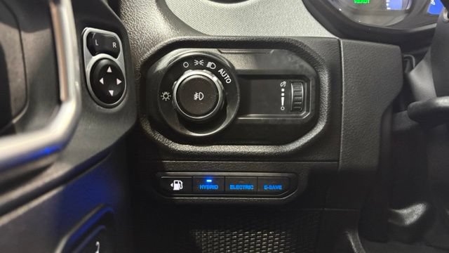 Used 2024 Jeep Wrangler Unlimited AWD/4WD image 32
