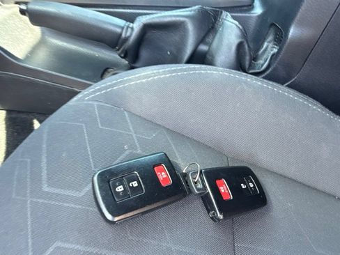 Used 2017 Toyota Tacoma 2WD Double Cab image 25